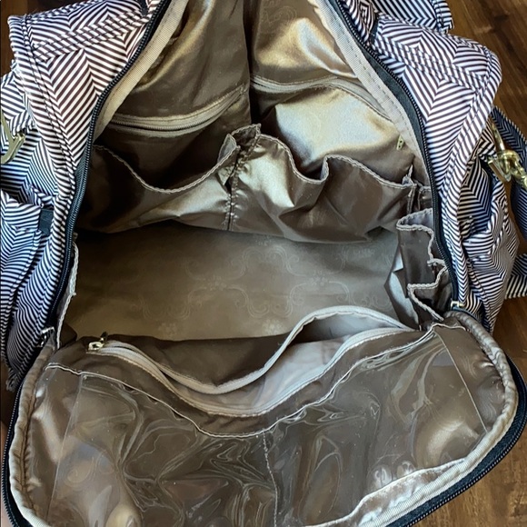 Jujube B.F.F. Diaper Bag and changing pad - Picture 10 of 14